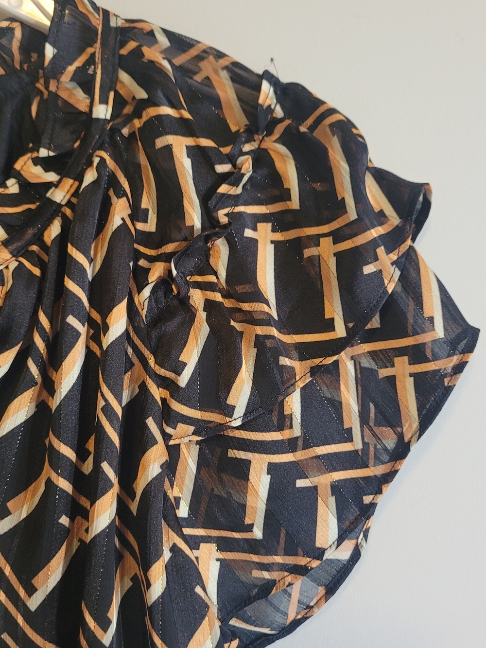 Laura Petites NWT Sheer Blouse Ruffle Neck Black Gold L - Picture 8 of 8